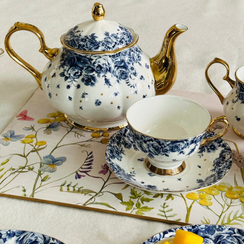 Vintage style blue 24- PCs tea set with English charm - Image 4
