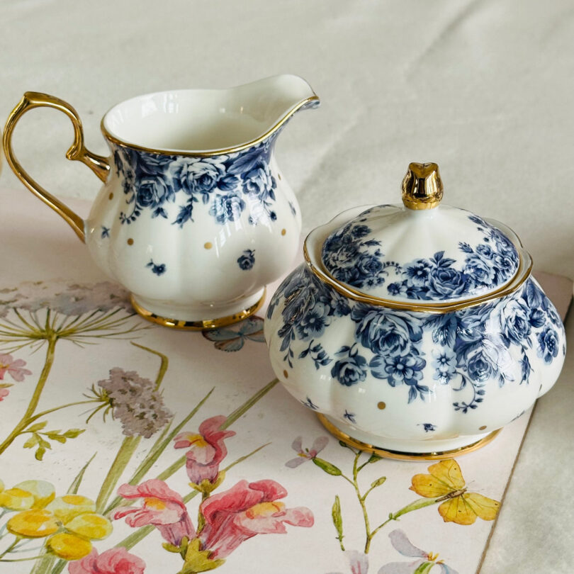Vintage style blue 24- PCs tea set with English charm - Image 5