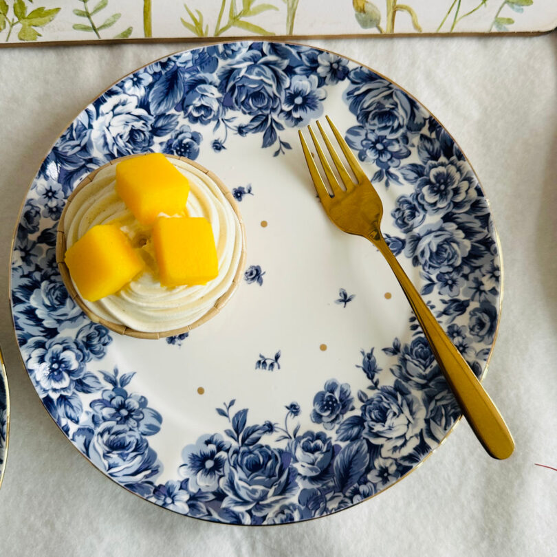 Vintage style blue 24- PCs tea set with English charm - Image 7