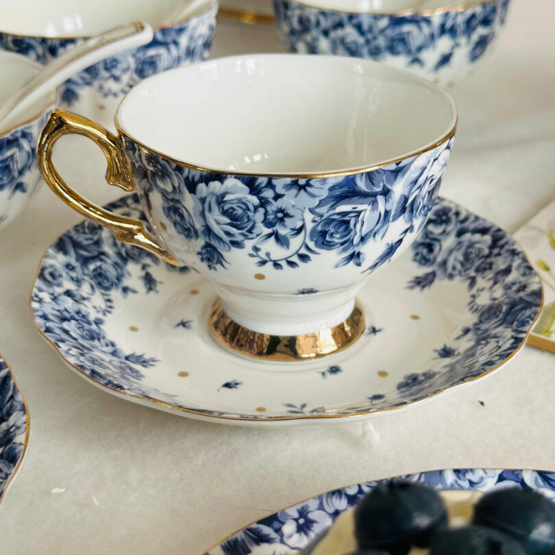 Vintage style blue 24- PCs tea set with English charm - Image 6